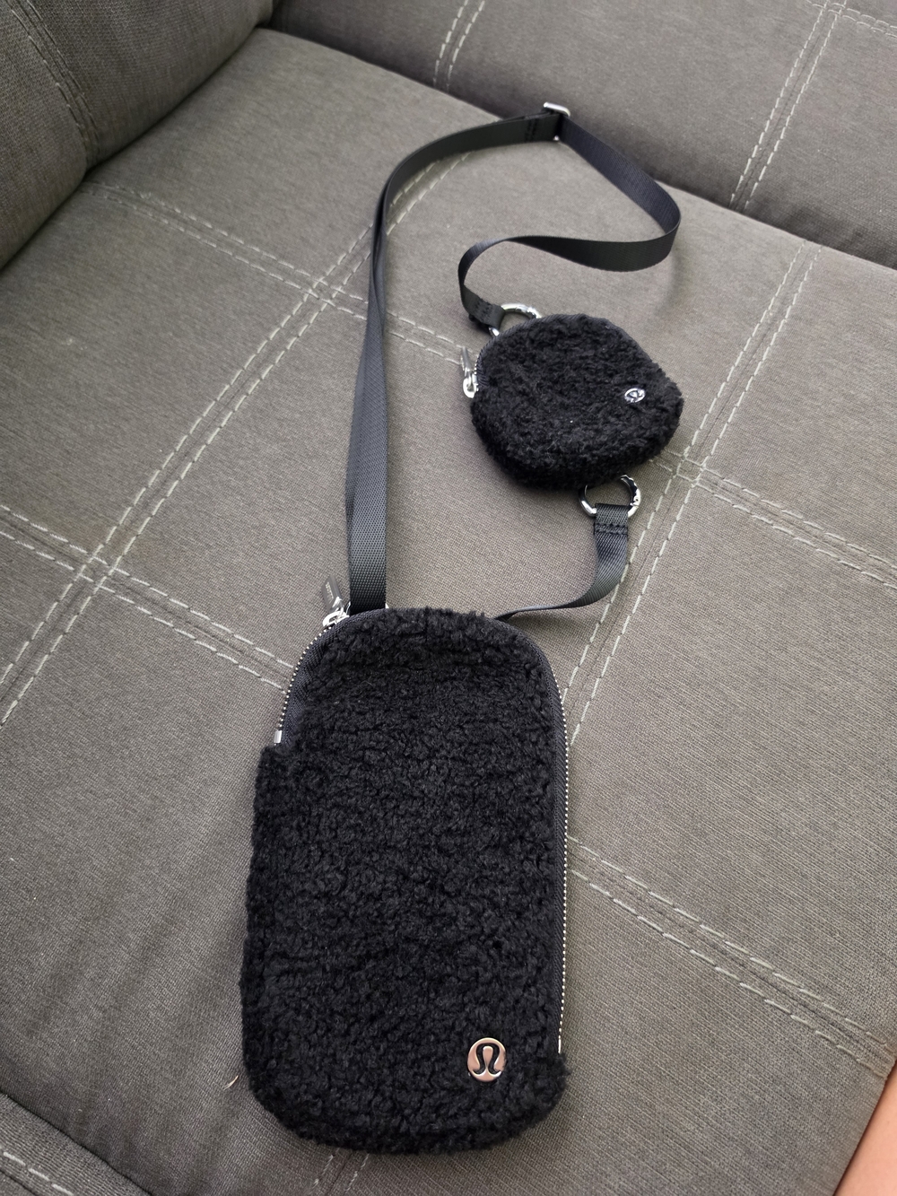 lululemon black sherpa crossbody phone bag with coin pouch
